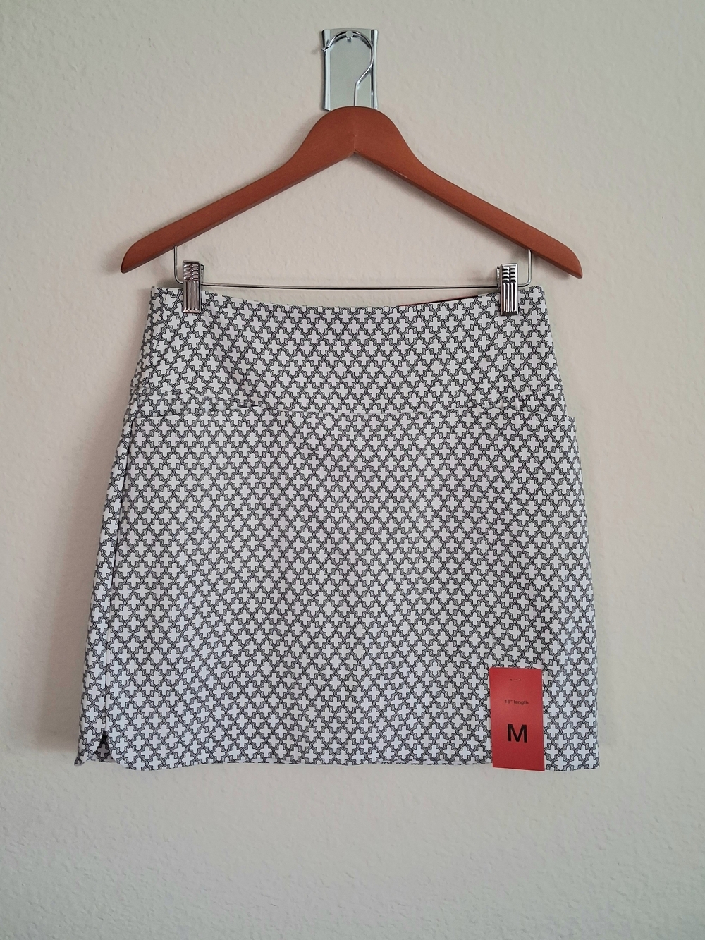 Women's White and Black Mini Skirt with Geometric Pattern